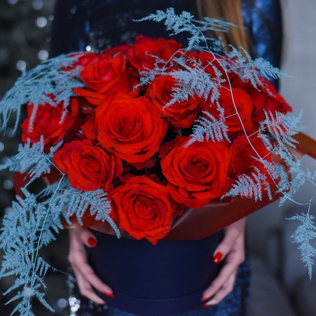 Розы в коробке, красные "Зимние розы"