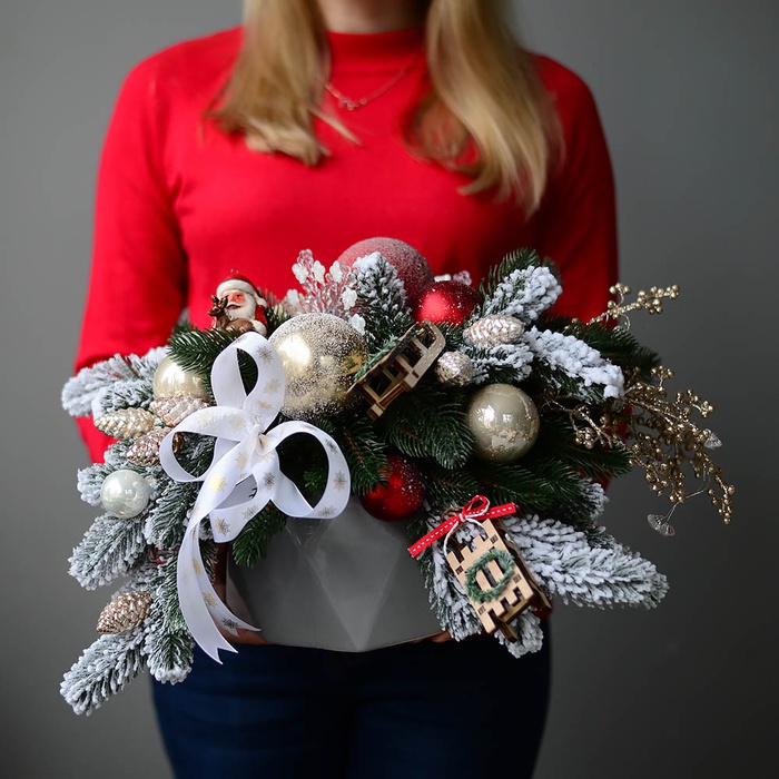 Новогодняя композиция из искусственной хвои "Зимние игры"