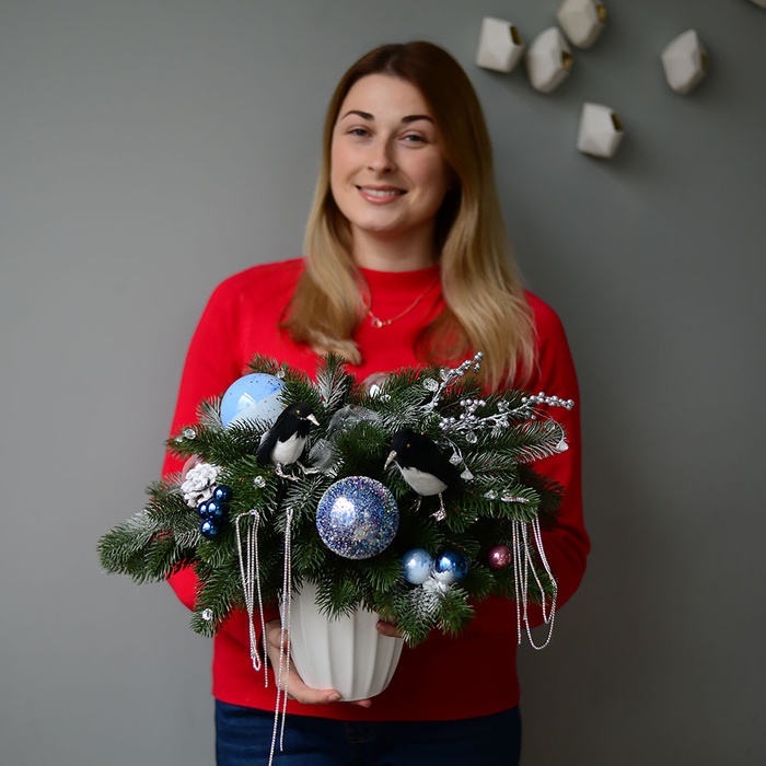 Новогодняя композиция из искусственной хвои "Морозное утро"