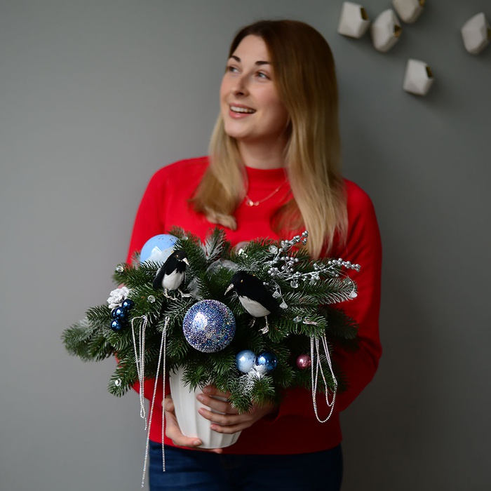 Новогодняя композиция из искусственной хвои "Морозное утро"