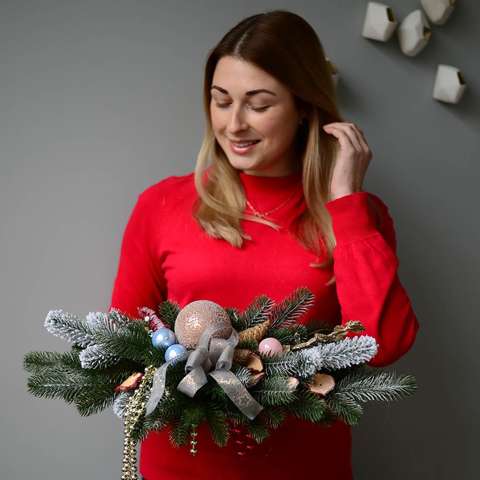 Новогодняя композиция из искусственной хвои "Украшение стола"