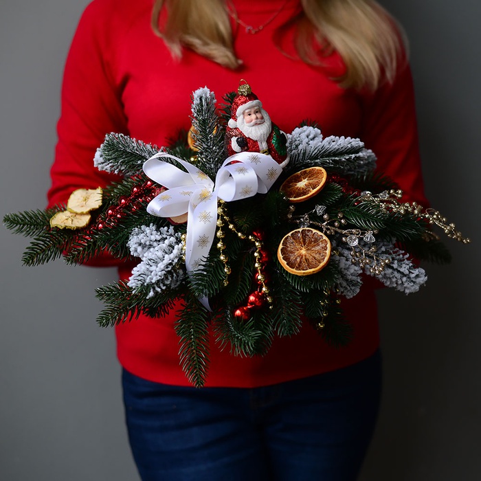 Новогодняя композиция из искусственной хвои "Санта"