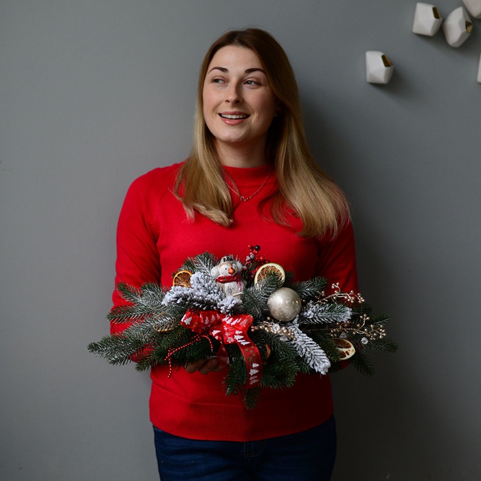 Новогодняя композиция из искусственной хвои "Зимний пингвин"