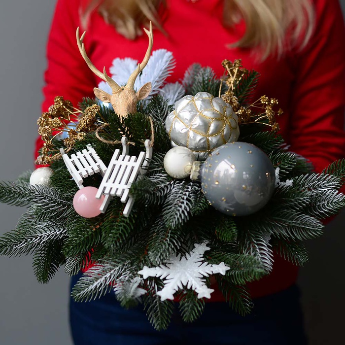 Новорічна композиція зі штучної хвої "Зимовий ліс"