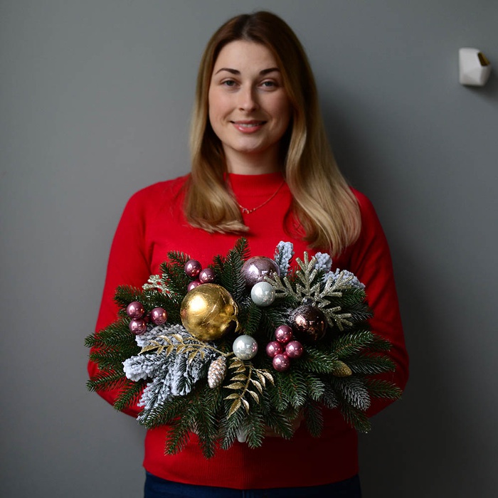 Новорічна композиція зі штучної хвої "Снігові мрії"