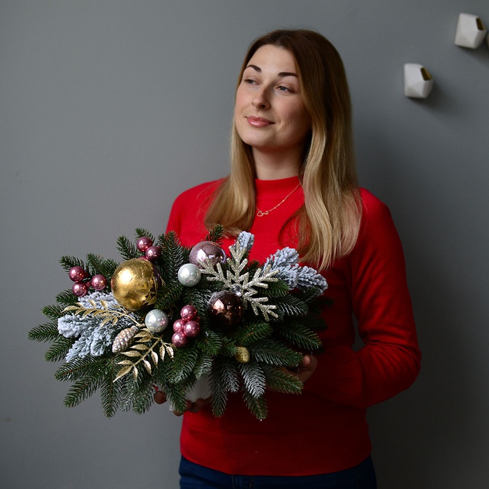 Новорічна композиція зі штучної хвої "Снігові мрії"