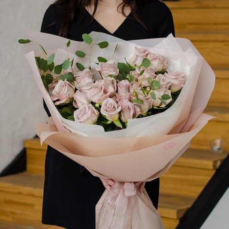 Букет 25 троянд Мента з евкаліптом