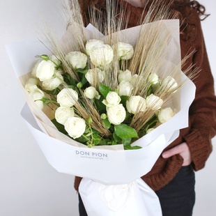 Букет 5 троянд Сноу волд із пшеницею