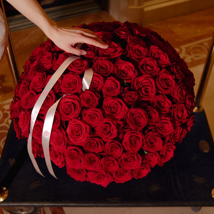 Квіти у кошику "125 червоних троянд Марічка"