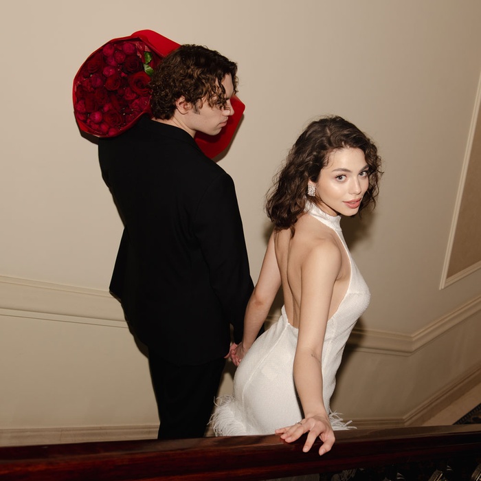 Букет из роз "Вишневый сорбет", M