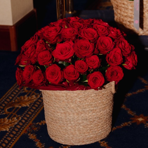 Квіти у кошику "51 червона троянда Марічка"