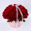 Розы в коробке "Лепестки страсти"