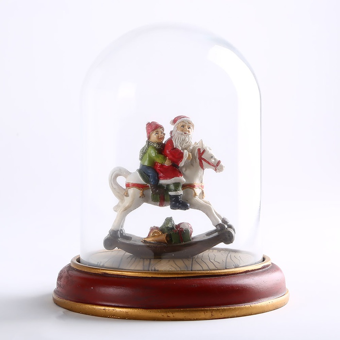 Новогодняя статуэтка под колпаком