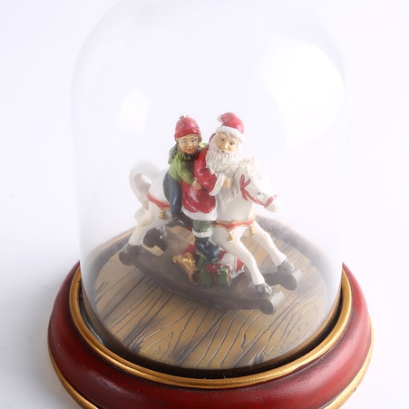 Новорічна статуетка під ковпаком