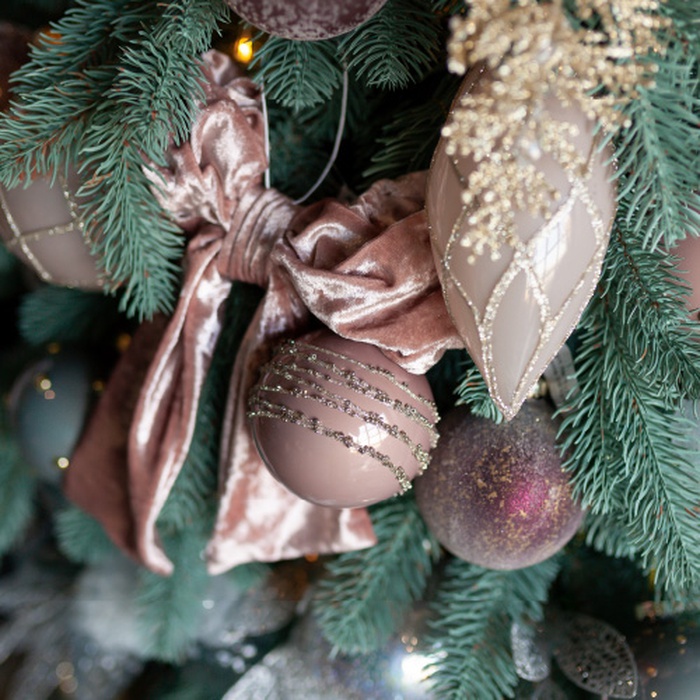 Новогодний шар на елку розовый с камешками